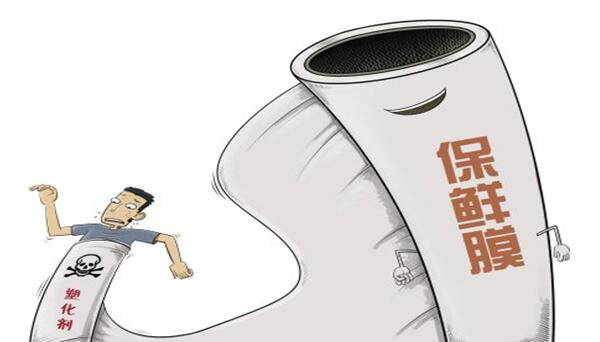 我们从奥凯高分子那里了解到市面上的保鲜膜可分为三类材质“PE膜、PVC膜、PVDC膜